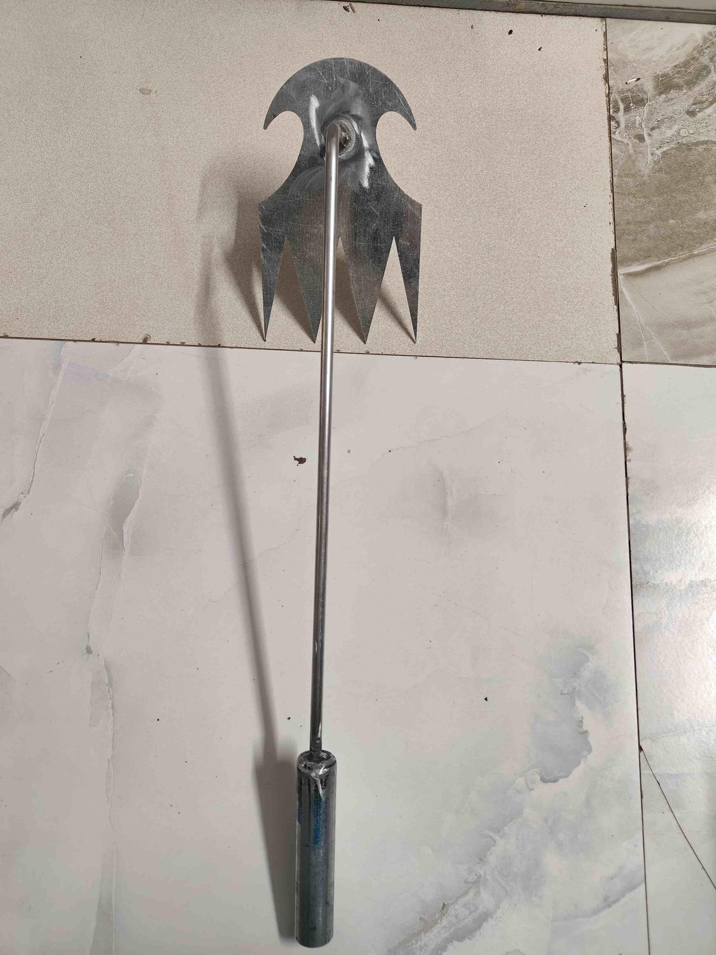Garden Weeding and Soil Turning ToolGarden Weeding and Soil Turning Tool